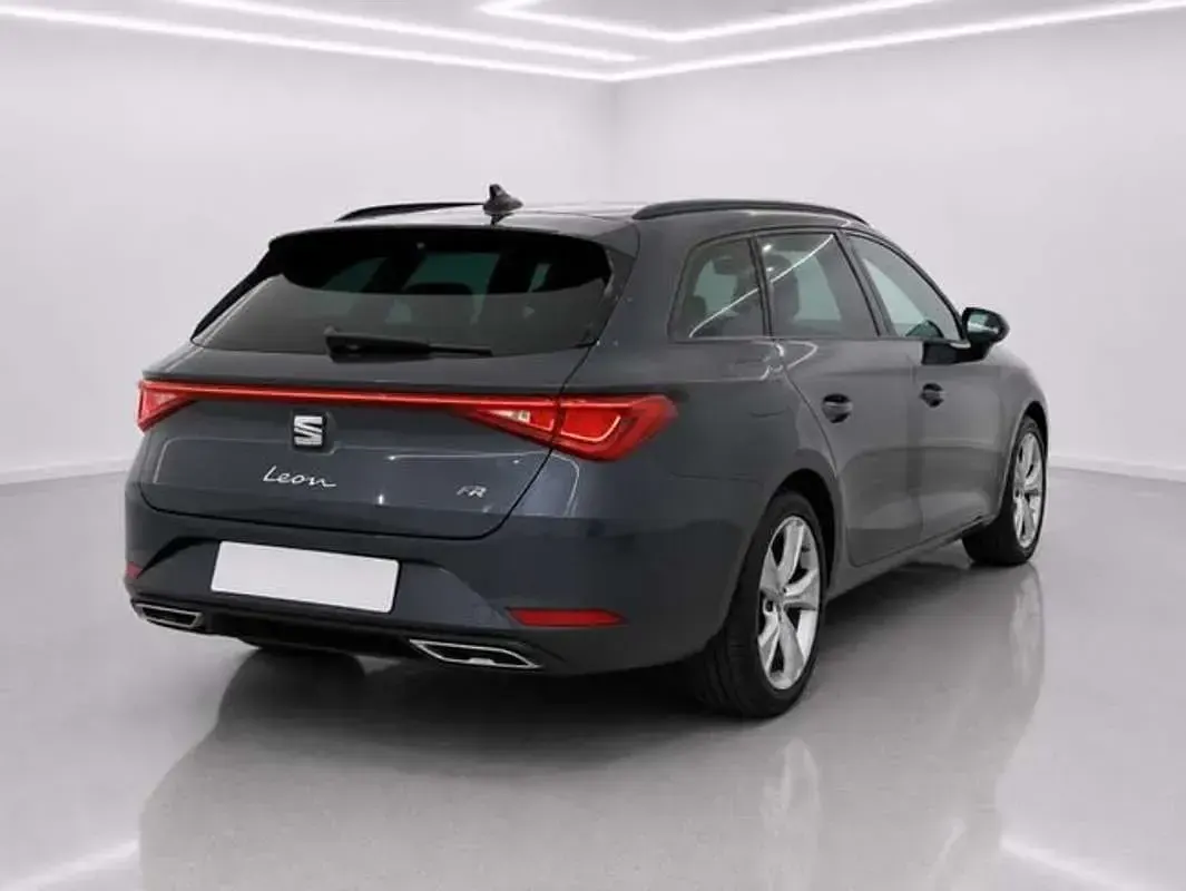 Usado Seat Leon ST FR 150 CV (110 kW) 2022 Gris Familiar
