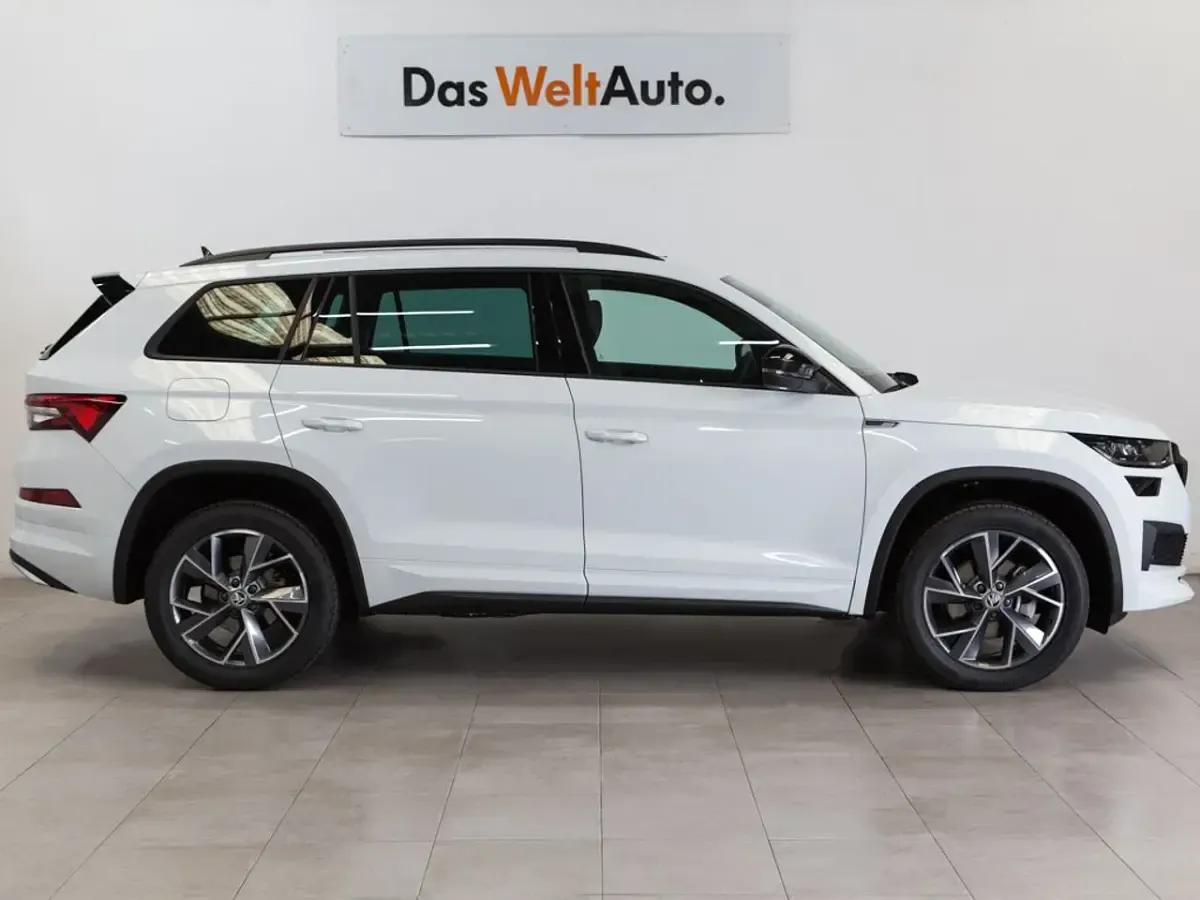Usado Skoda Kodiaq SportlinePlus 150 CV (110 kW) 2022 Blanco SUV