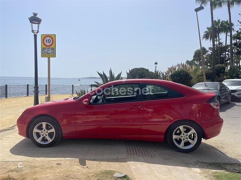 Usado Mercedes C220 143 CV (105 kW) 2004 Rojo Berlina