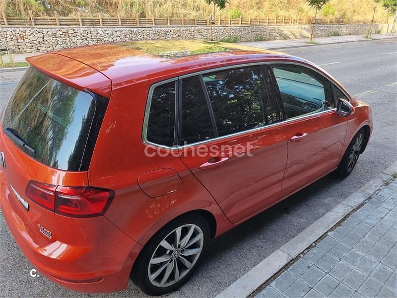 Usado VW Golf Sportsvan Sportline 150 CV (110 kW) 2015 Naranja Monovolumen