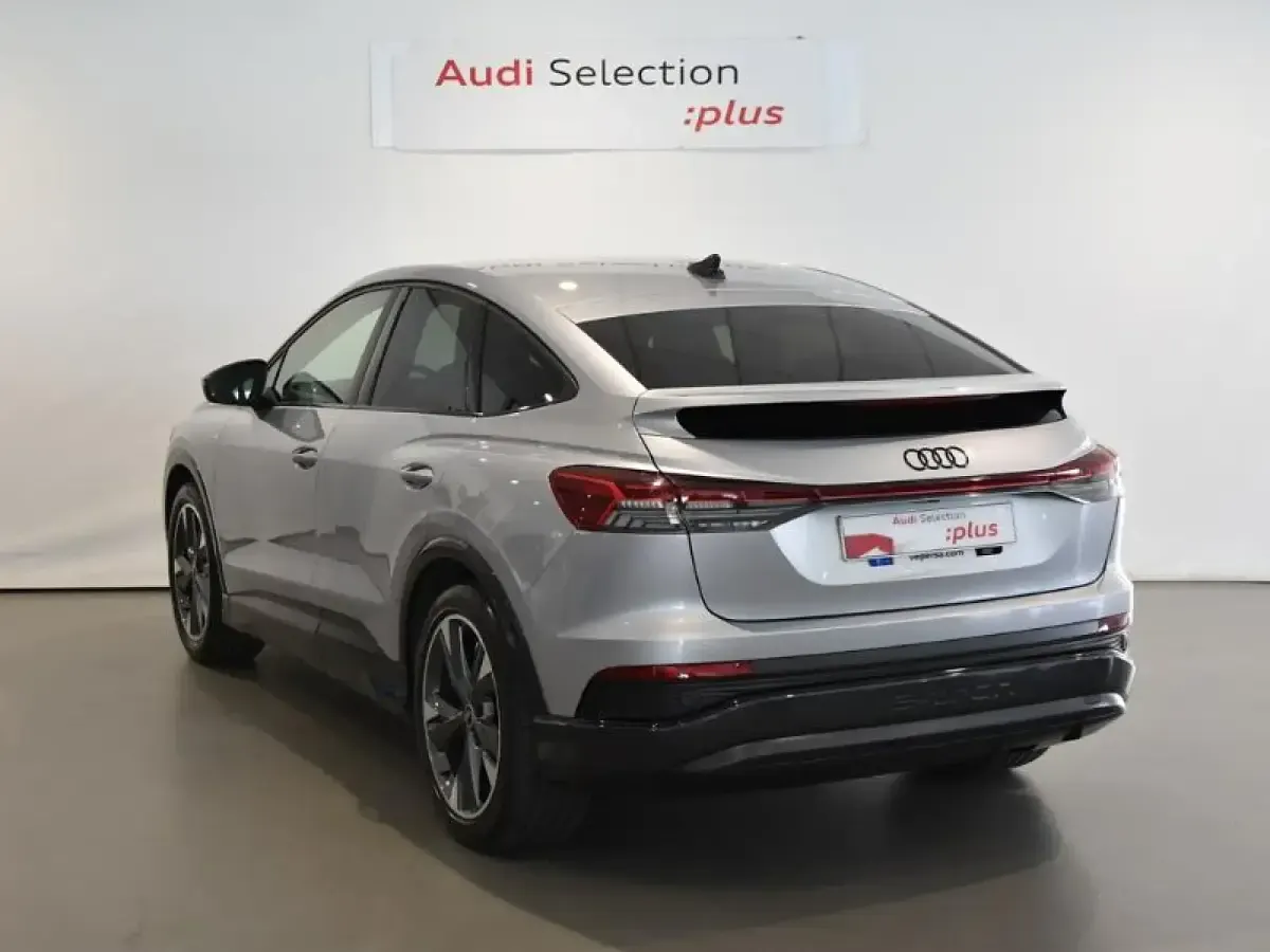 Usado Audi Q4 e-tron S-Line 150 kW (204 CV) 2023 Gris/plata SUV