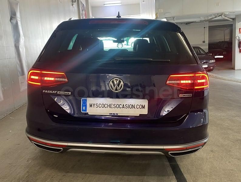 Usado VW Passat Alltrack 190 CV (139 kW) 2018 Azul Familiar