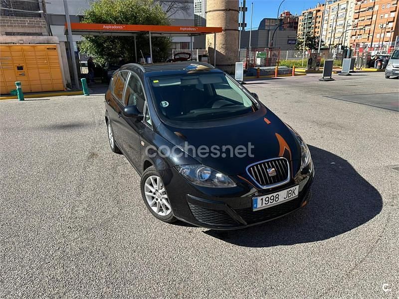 Usado Seat Altea XL Reference 105 CV (77 kW) 2014 Negro Monovolumen