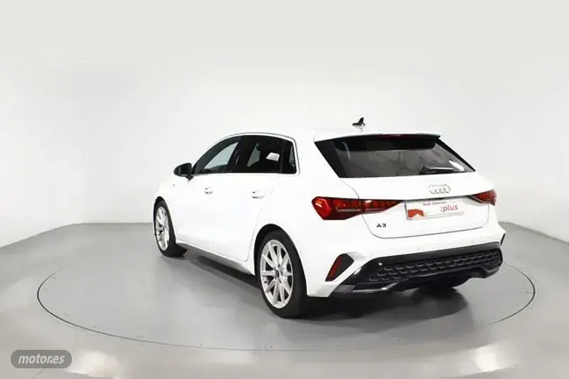 Usado Audi A3 S-Line 150 CV (110 kW) 2025 Blanco Berlina