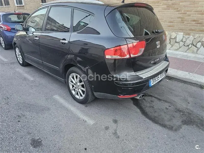 Usado Seat Altea XL Ecomotive 105 CV (77 kW) 2010 Negro Monovolumen
