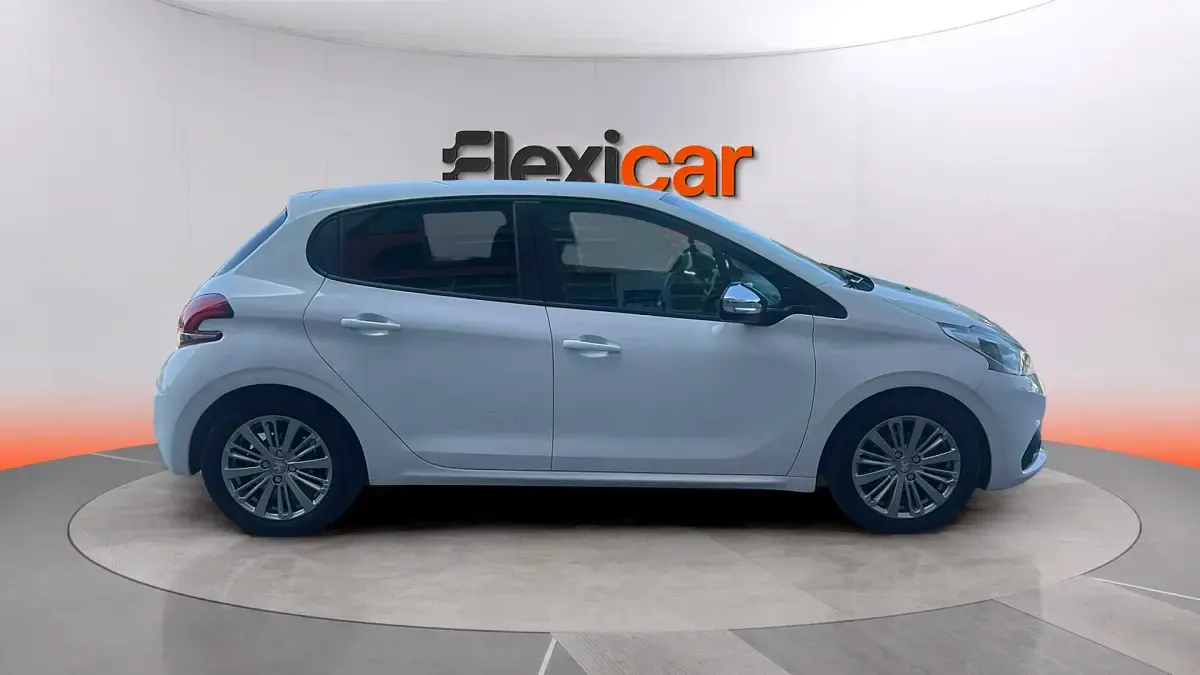 Usado Peugeot 208 Signature Sky 99 CV (72 kW) 2019 Blanco Utilitario