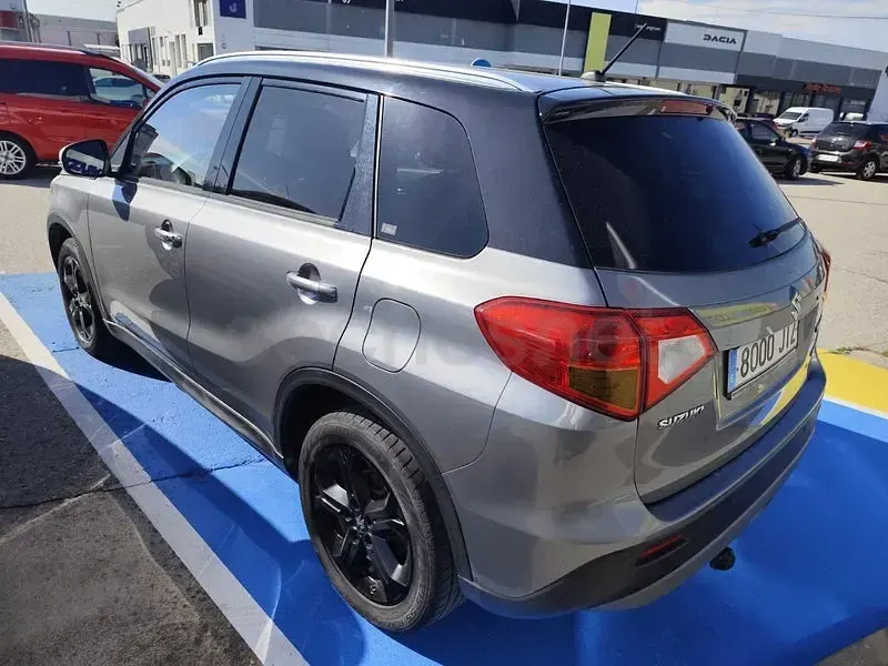 Usado Suzuki Vitara 140 CV (102 kW) 2016 Gris / plata SUV