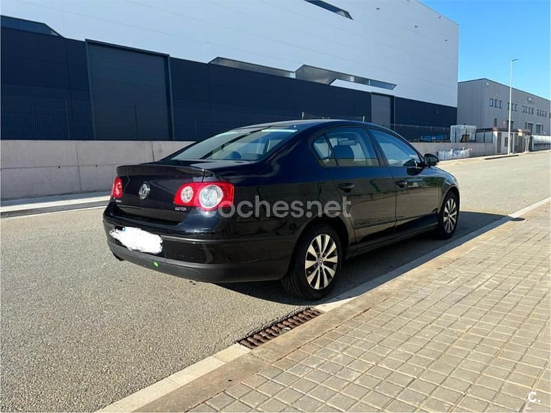 Negro Usado 2009 VW Passat Edition Berlina | 4900 € (Buen precio) - Imagen 1/4