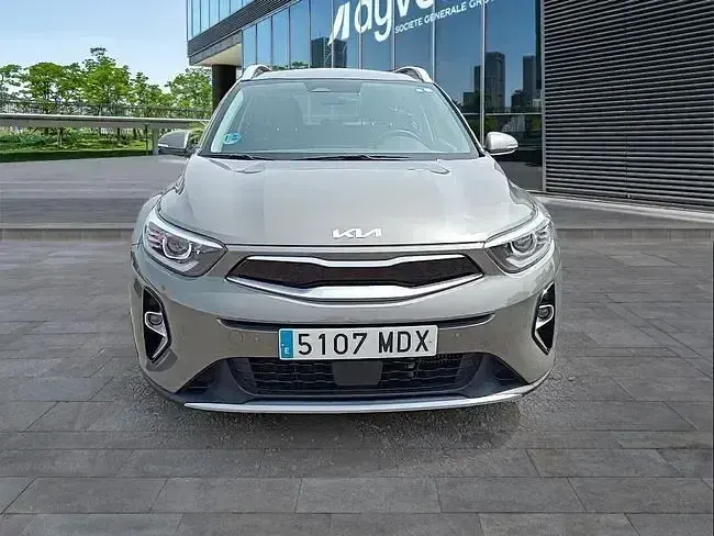 Usado Kia Stonic 120 CV (88 kW) 2023 Verde SUV