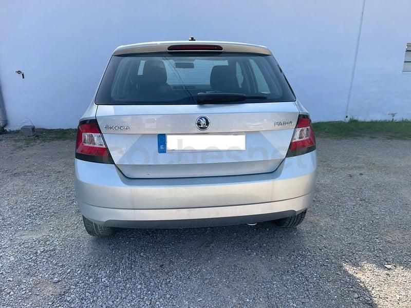 Usado Skoda Fabia Active 75 CV (55 kW) 2016 Gris / plata Berlina