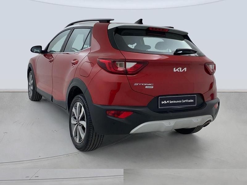 Usado Kia Stonic 120 CV (88 kW) 2022 Rojo SUV