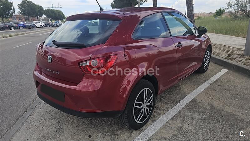 Usado Seat Ibiza SC Reference 90 CV (66 kW) 2010 Rojo Utilitario
