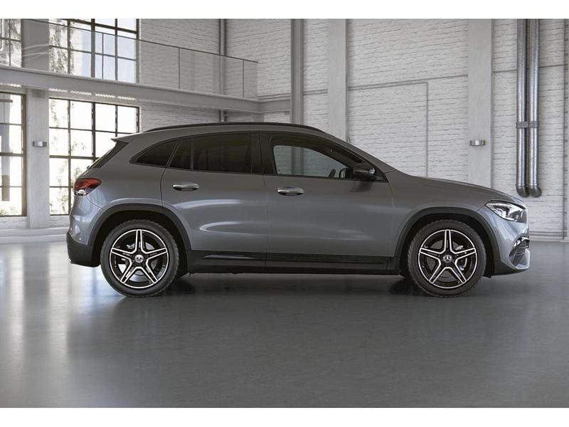 Usado Mercedes GLA200 AMG line 163 CV (119 kW) 2022 Mountaingrau  met. SUV