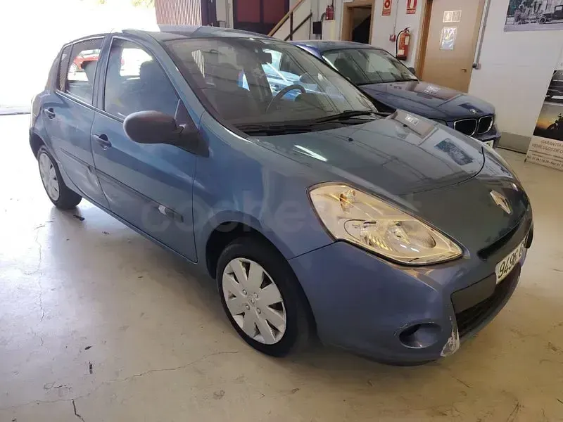 Usado Renault Clio II 75 CV (55 kW) 2010 Azul Berlina