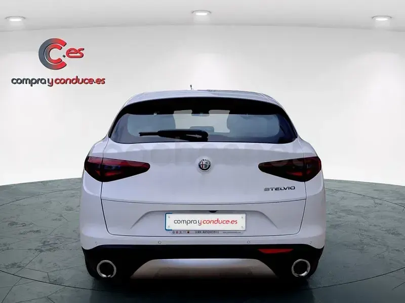 Usado Alfa Romeo Stelvio Super 180 CV (132 kW) 2017 Blanco SUV