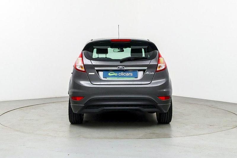 Usado Ford Fiesta ST-Line 120 CV (88 kW) 2017 Gris / plata Berlina