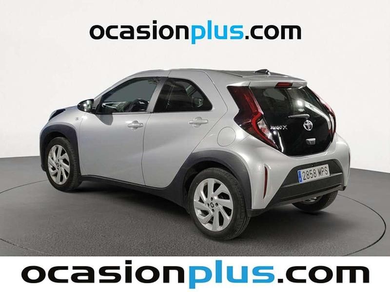 Usado Toyota Aygo Play 72 CV (52 kW) 2024 Gris Utilitario
