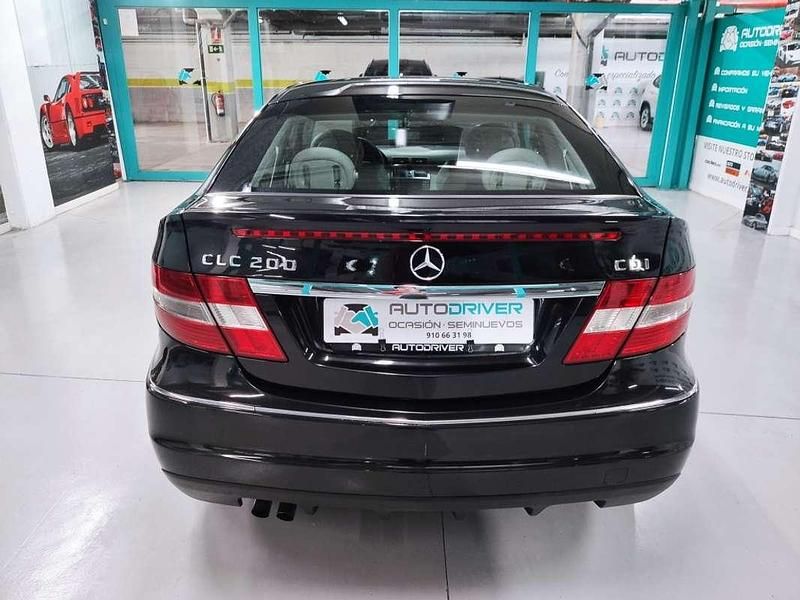 Usado Mercedes C200 122 CV (89 kW) 2008 Negro Coupe