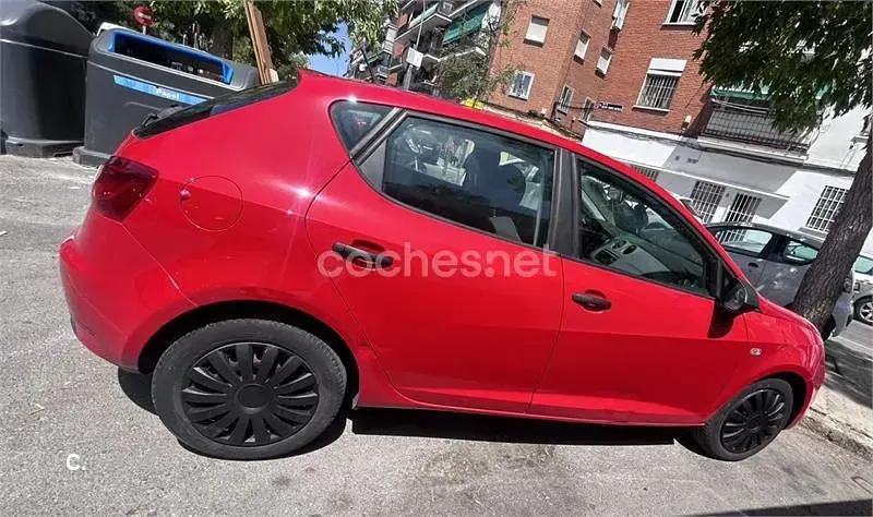 Usado Seat Ibiza Copa 90 CV (66 kW) 2012 Rojo Berlina