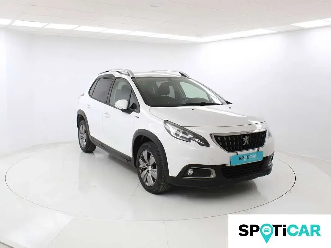 Usado Peugeot 2008 Signature Sky 110 CV (80 kW) 2019 Blanco SUV