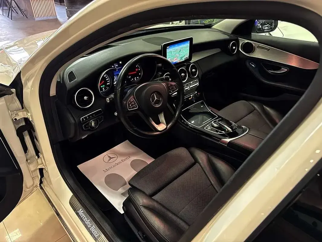 Usado Mercedes C250 Avantgarde 204 CV (150 kW) 2015 Blanco Familiar