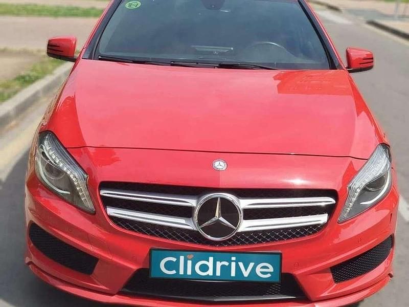 Usado Mercedes A180 109 CV (80 kW) 2013 Rojo Utilitario