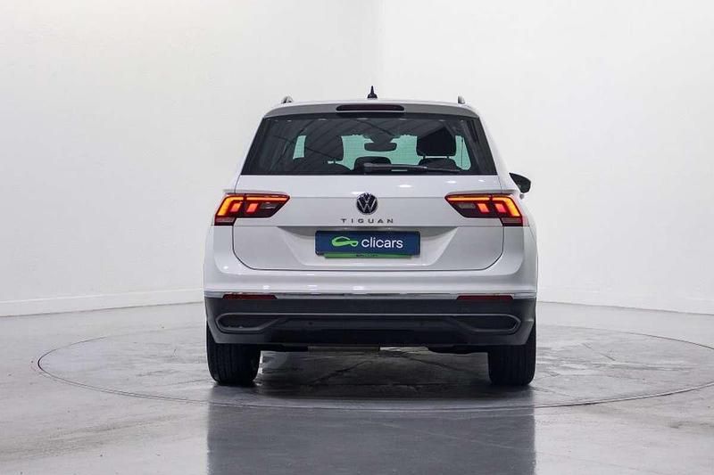 Usado VW Tiguan Life 150 CV (110 kW) 2022 Blanco SUV