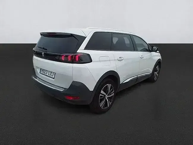 Usado Peugeot 5008 Allure 131 CV (96 kW) 2022 Blanco SUV