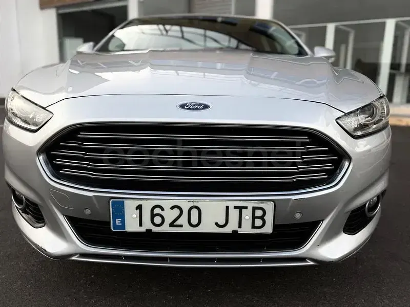Usado Ford Mondeo Titanium 187 CV (137 kW) 2017 Gris / plata Berlina