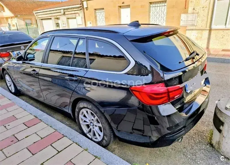 Usado BMW 318 150 CV (110 kW) 2019 Negro Familiar