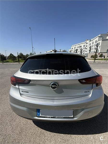 Usado Opel Astra Excellence 136 CV (100 kW) 2016 Gris / plata Berlina