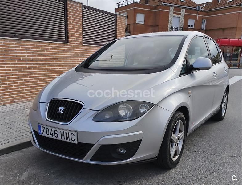 Usado Seat Altea Reference 105 CV (77 kW) 2012 Gris / plata Monovolumen