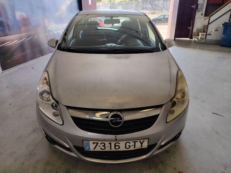 Usado Opel Corsa Cosmo 95 CV (69 kW) 2010 Gris / plata Utilitario