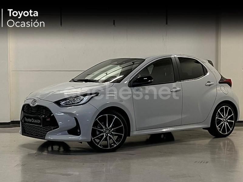 Gris / plata Usado 2025 Toyota Yaris Hybrid Sport Berlina | 25.750 € (Caro) - Imagen 1/4