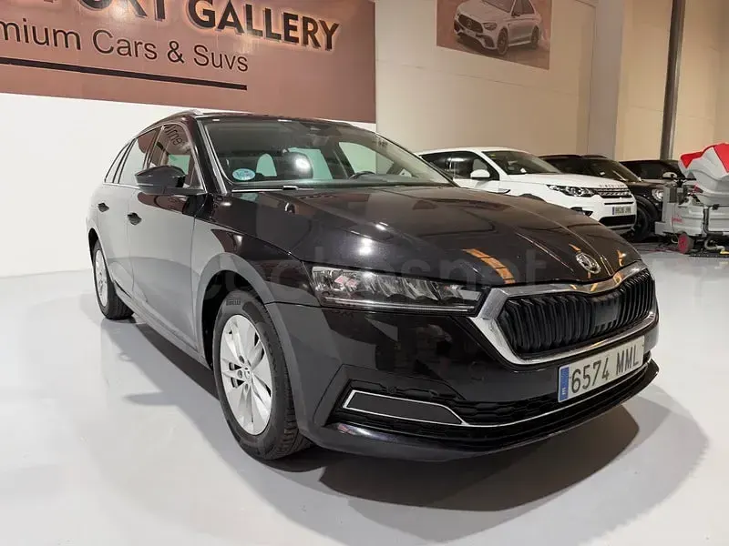 Usado Skoda Octavia Selection 115 CV (84 kW) 2023 Negro Familiar