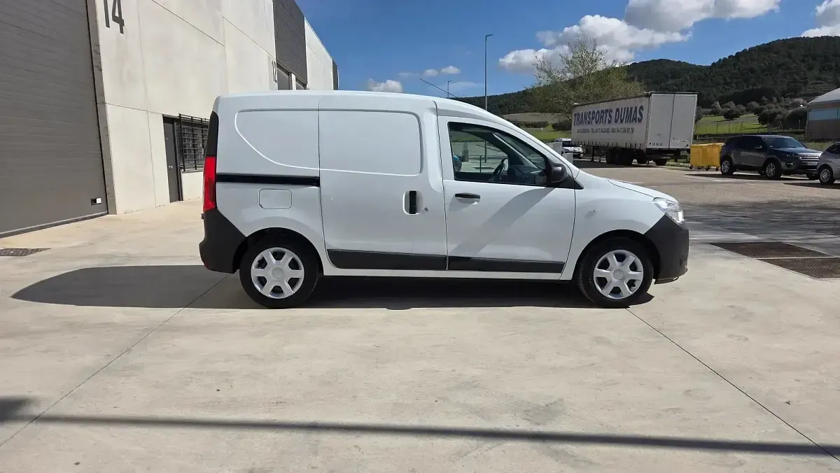 Usado Dacia Dokker Essentiel 100 CV (73 kW) 2019 Blanco Monovolumen