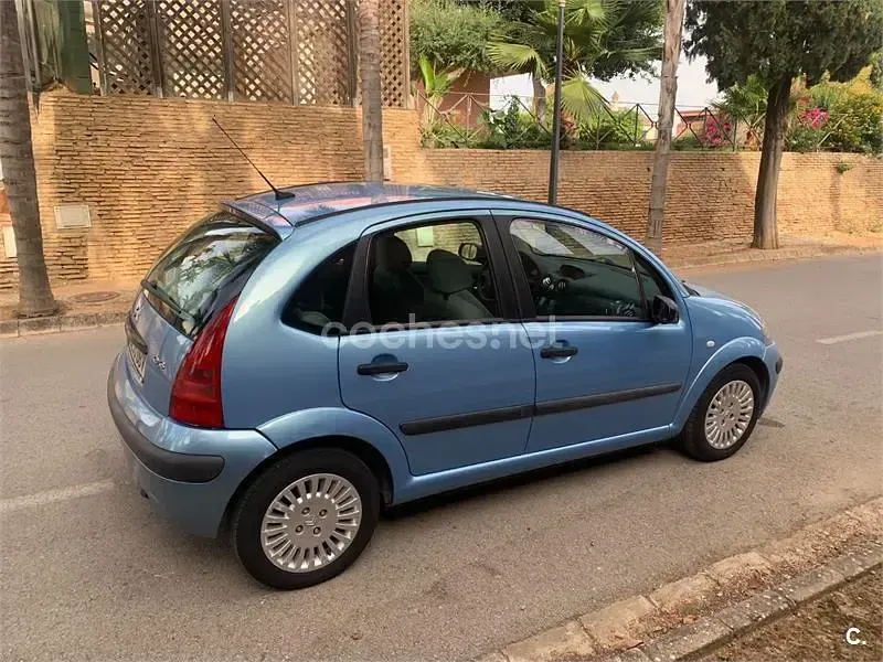 Usado Citroën C3 70 CV (51 kW) 2004 Azul Berlina