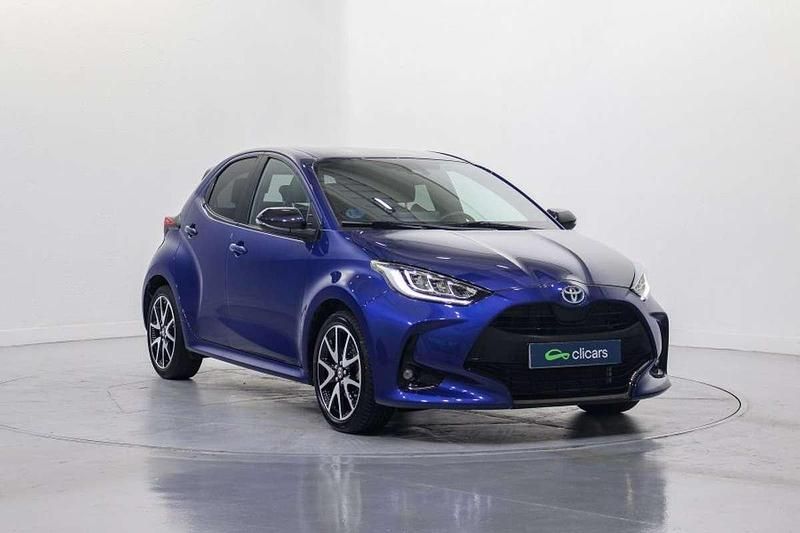 Usado Toyota Yaris Hybrid Style 75 CV (55 kW) 2022 Azul Berlina