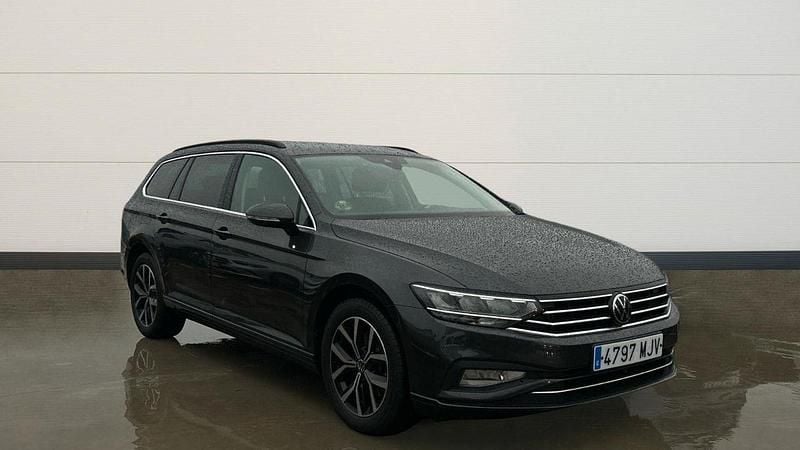 Usado VW Passat Executive 150 CV (110 kW) 2023 Negro Familiar