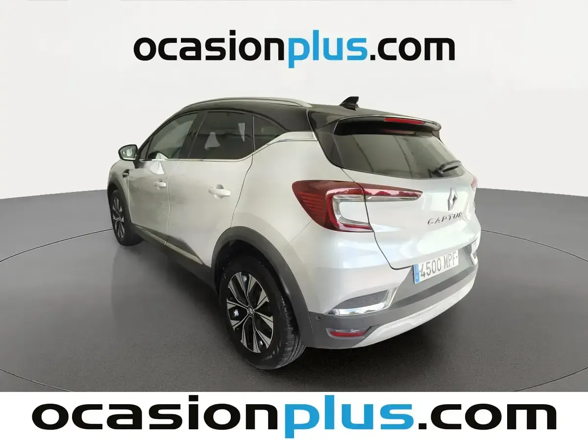 Usado Renault Captur Techno 90 CV (66 kW) 2024 Gris SUV