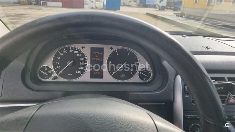 Usado Mercedes B200 140 CV (102 kW) 2006 Granate Monovolumen