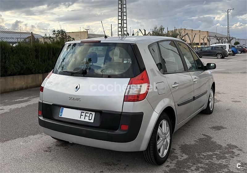 Usado Renault Scénic II Expression 105 CV (77 kW) 2007 Gris / plata Monovolumen