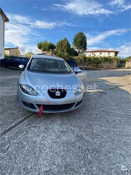 Gris / plata Usado 2005 Seat Leon Reference Berlina | 2999 € (Precio justo) - Imagen 1/4