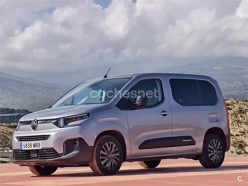 Usado Citroën Berlingo 100 CV (73 kW) 2024 Gris / plata Monovolumen