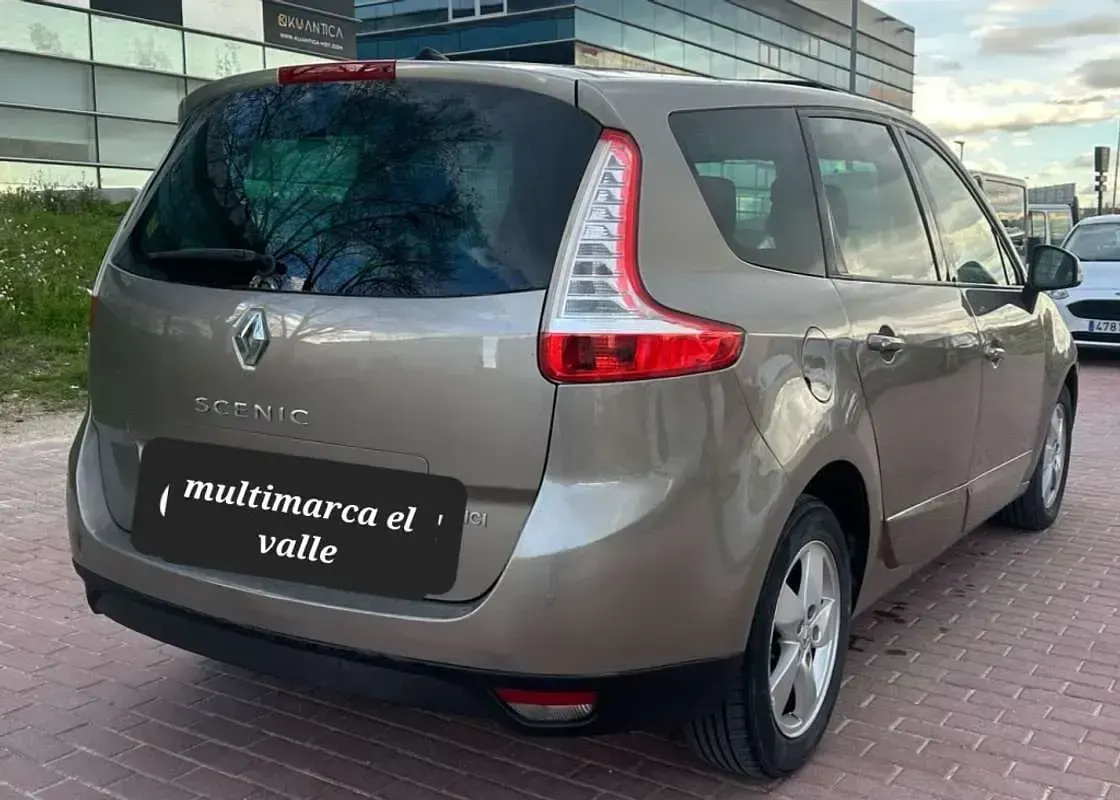 Usado Renault Scenic E-Tech 131 CV (96 kW) 2011 Marrón Monovolumen