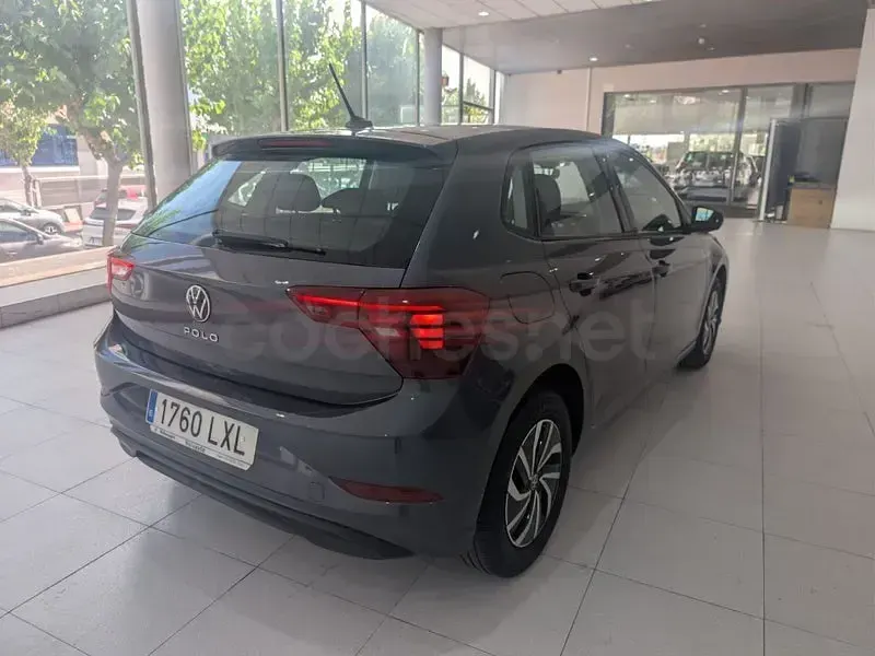 Usado VW Polo Life 95 CV (69 kW) 2022 Gris / plata Utilitario