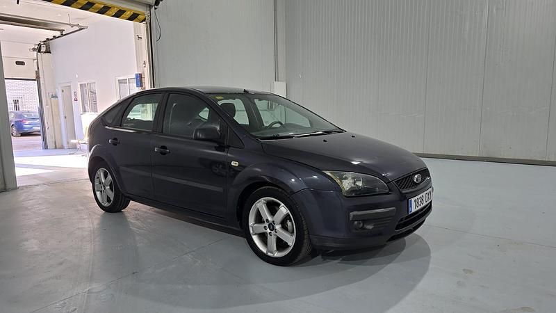 Usado Ford Focus Trend 115 CV (84 kW) 2006 Negro Berlina
