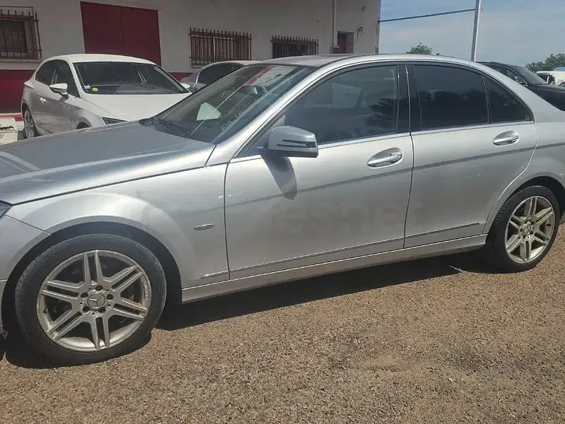 Usado Mercedes C220 Avantgarde 170 CV (125 kW) 2010 Gris / plata Berlina