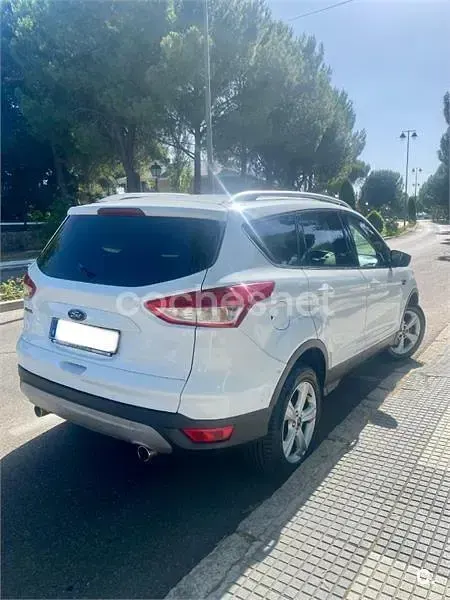 Usado Ford Kuga Trend 140 CV (102 kW) 2014 Blanco SUV