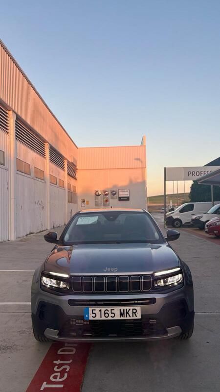 Usado Jeep Avenger Altitude 100 CV (73 kW) 2024 Gris SUV